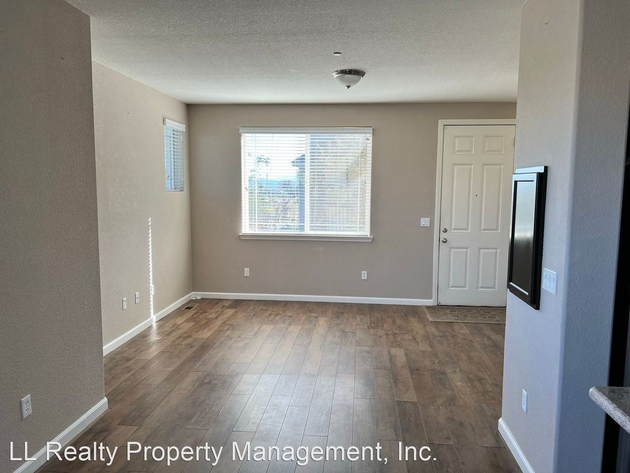 3486 Mashie Dr - Photo 2 of 26