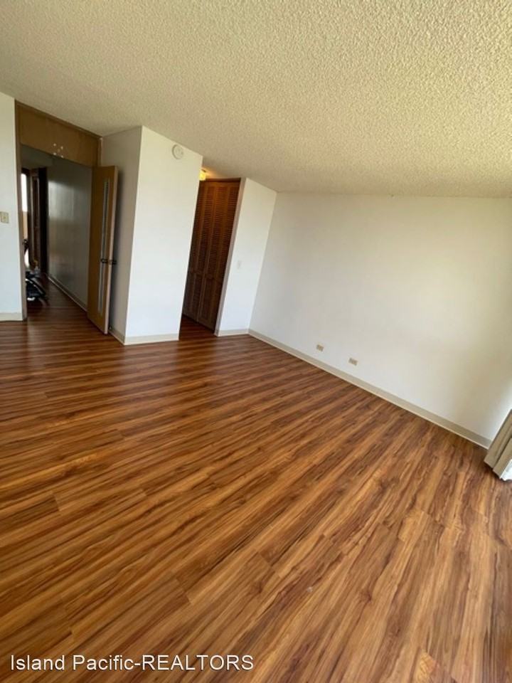 500 University Ave - Photo 3 of 8
