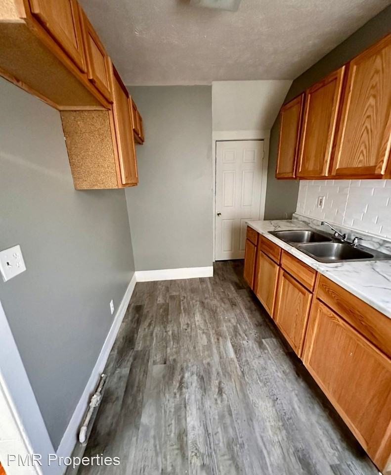 1009 S 28th Street - Photo 3 of 6