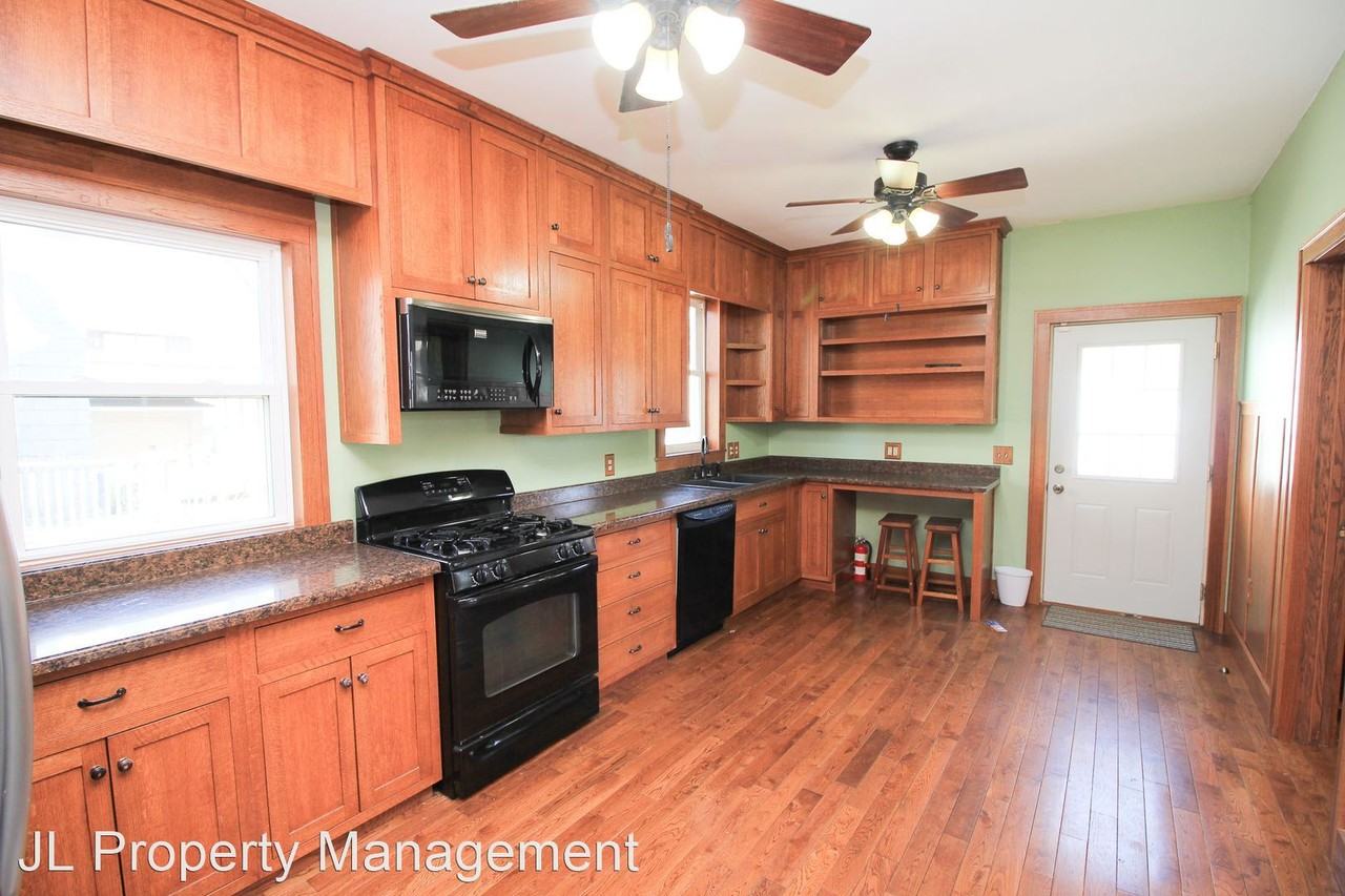 428 E 20th St - Photo 2 of 26