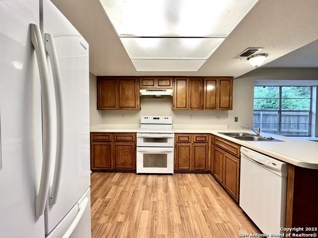 2903 Sky Cliff St - Photo 2 of 25