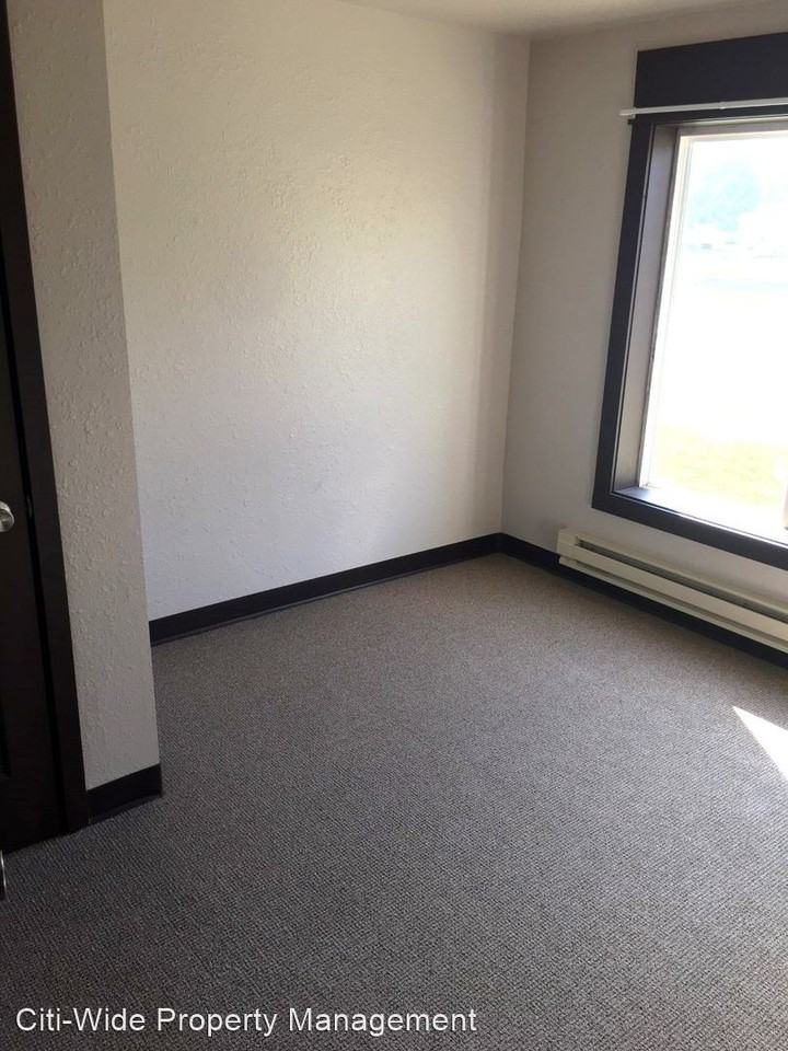 205 1st Ave SW - Photo 3 of 15