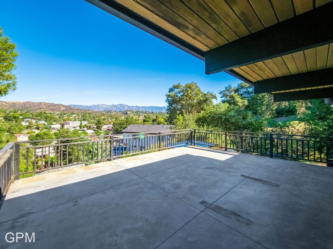 1404 Oak Grove Dr - Photo 2 of 36