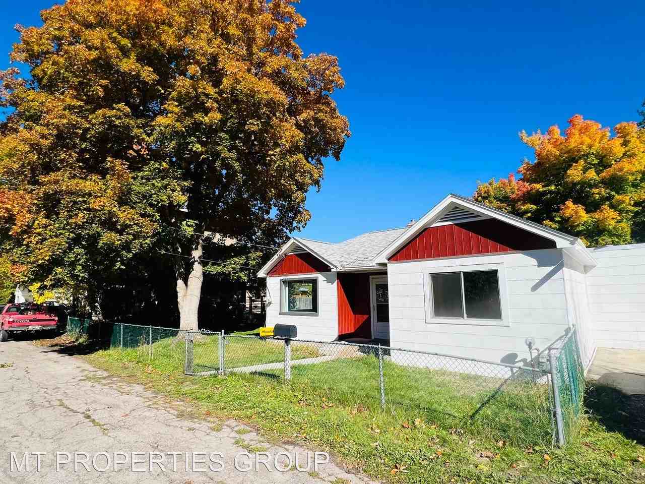 1038 Briar St - Photo 3 of 18