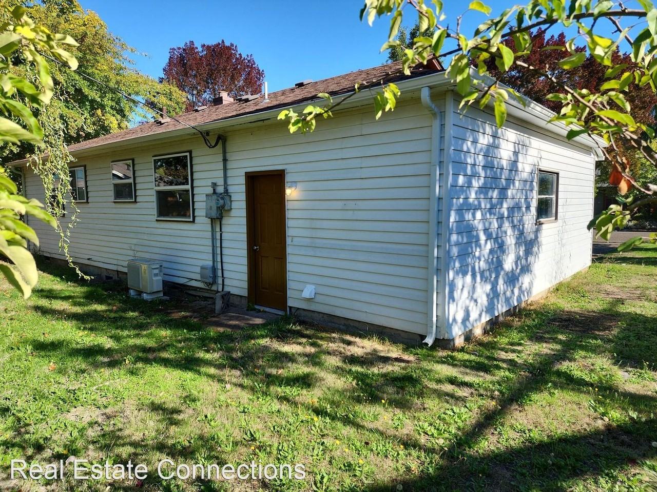 1690 Mckinley St - Photo 3 of 29