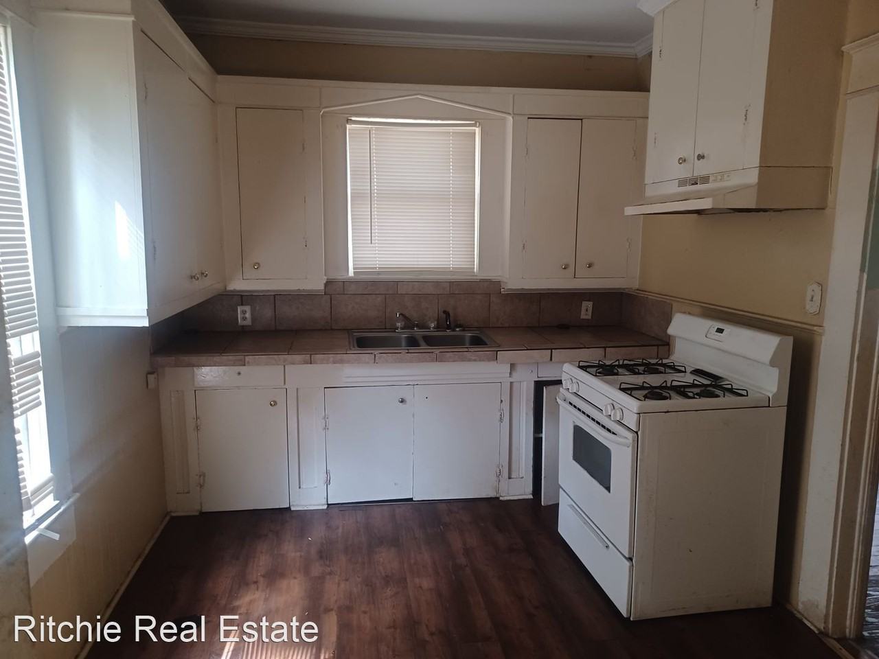 1710 Stanford St - Photo 3 of 5