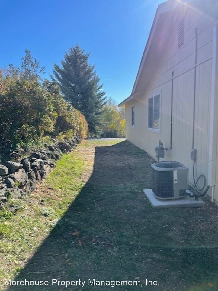 31633 Yonna St - Photo 2 of 17