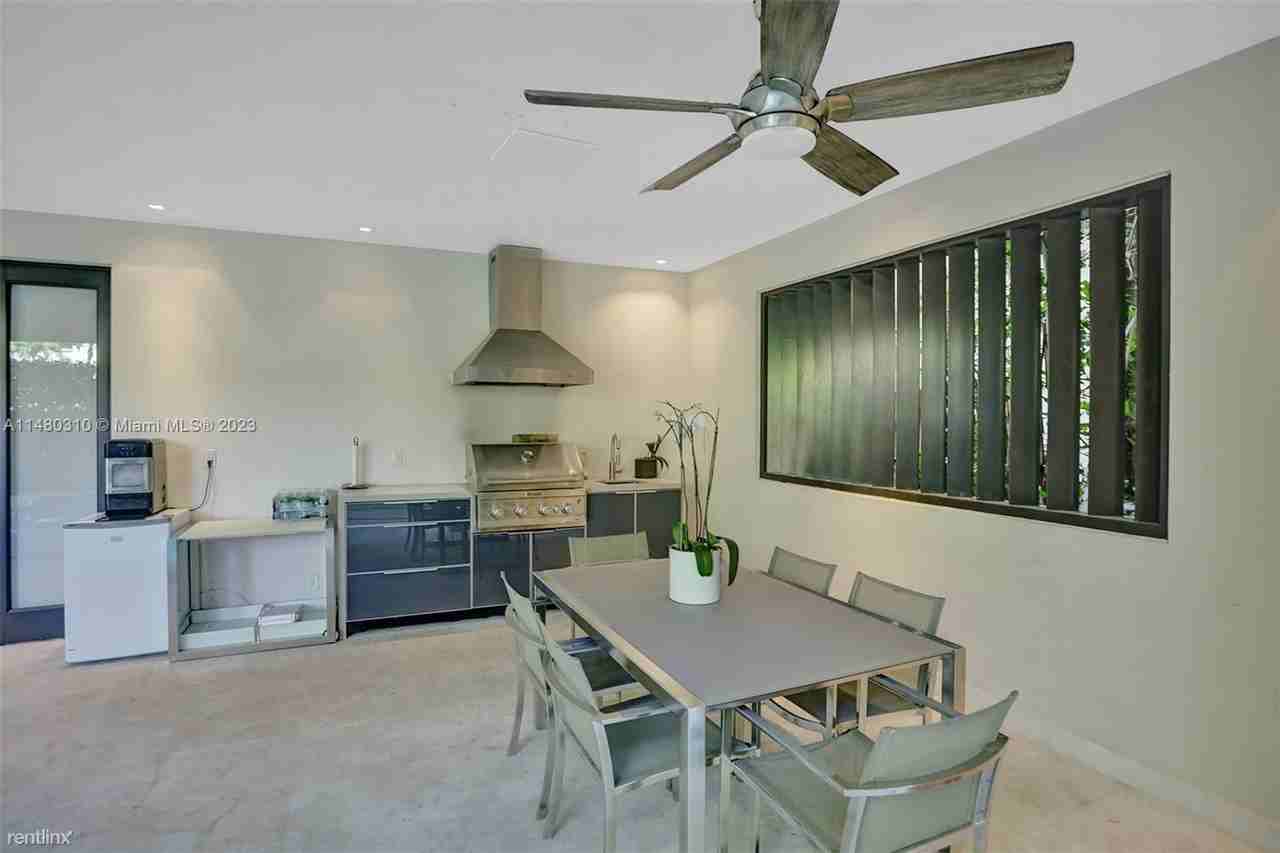 3550 W Glencoe St #3550 - Photo 3 of 35