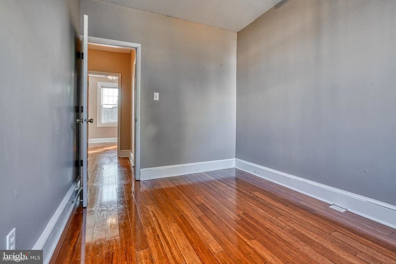 4908 Litchfield Ave - Photo 3 of 22