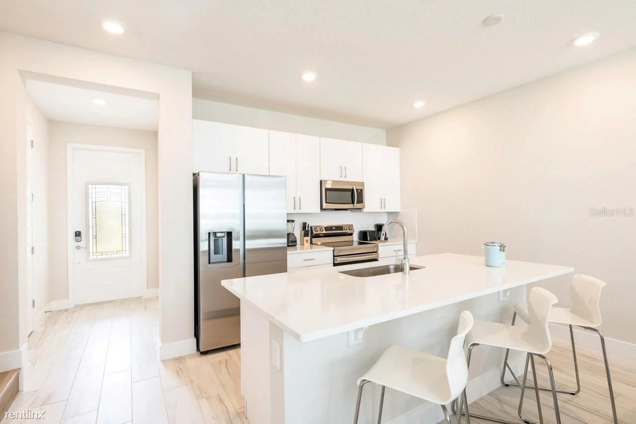 7909 Putting Green Way - Photo 2 of 6