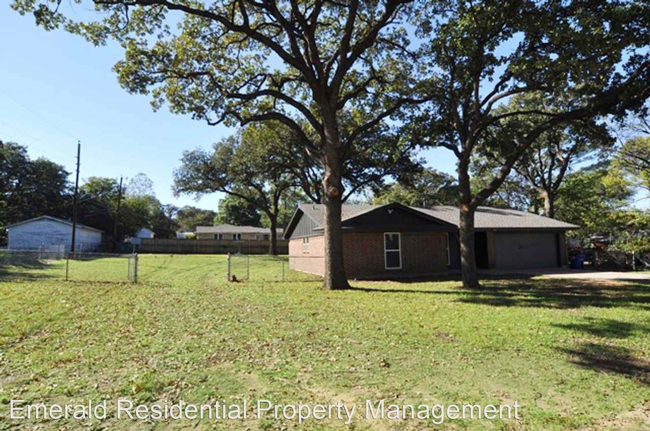 1005 Stewart Ct - Photo 3 of 21