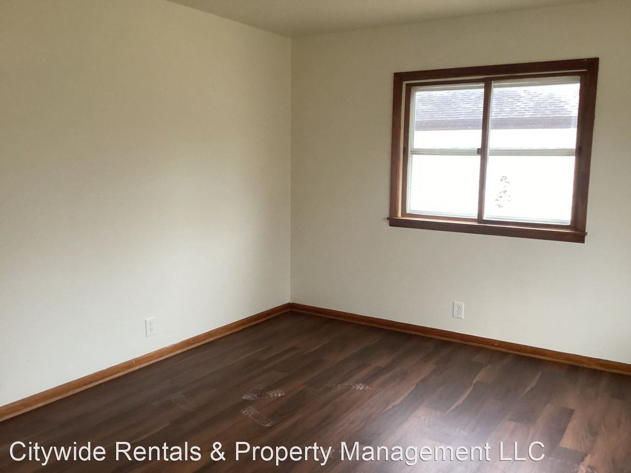 5308 N 87th St - Photo 3 of 10