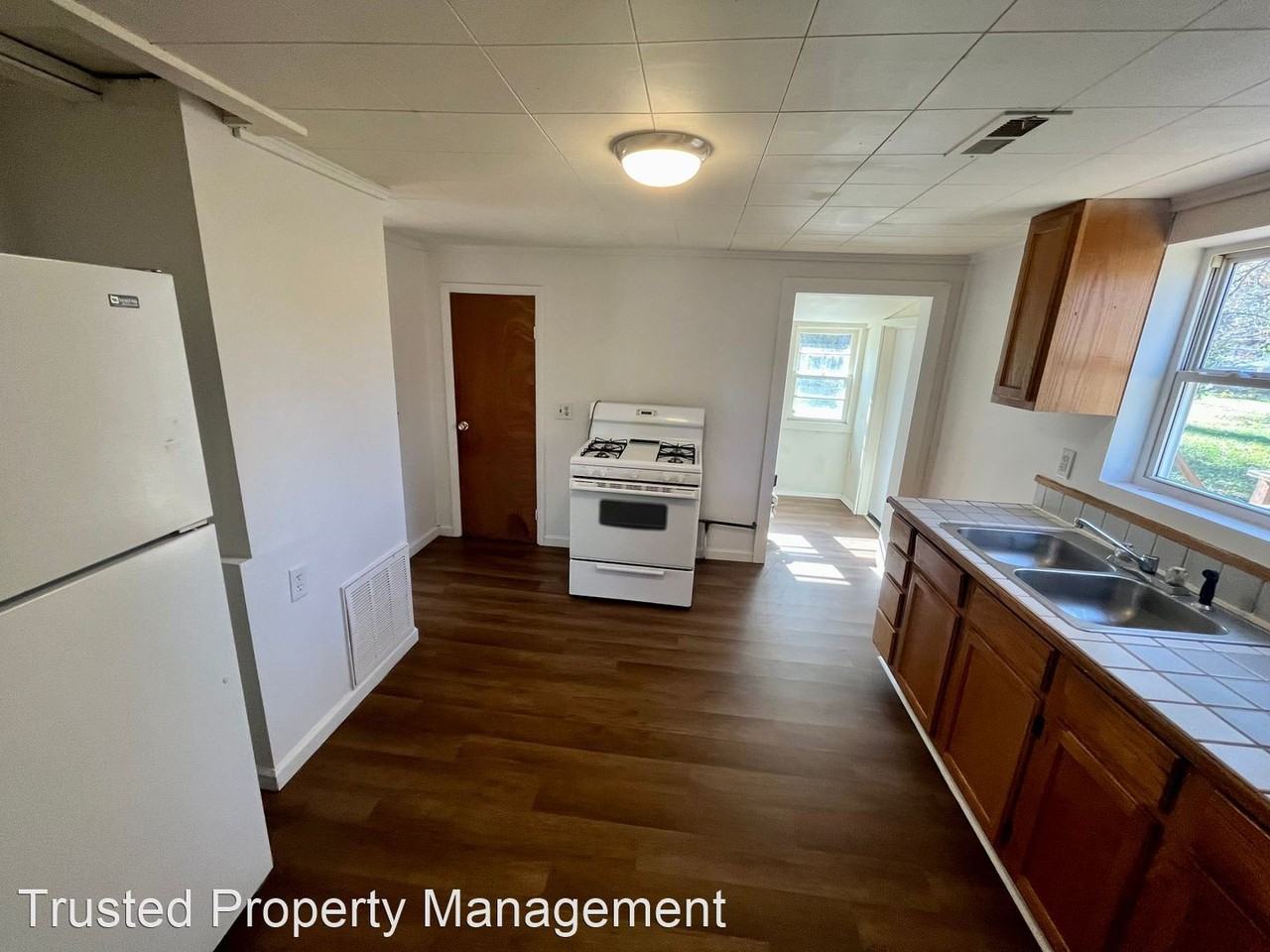 415 S Olive St - Photo 3 of 9