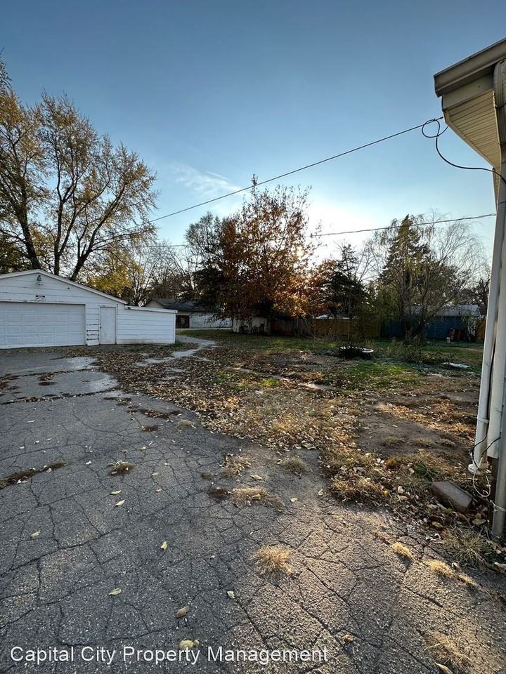 2335 E Walnut St - Photo 3 of 29