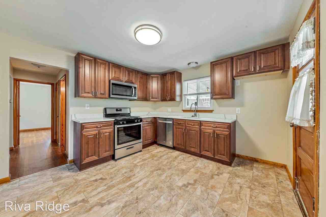 1320 Main St - Photo 2 of 30