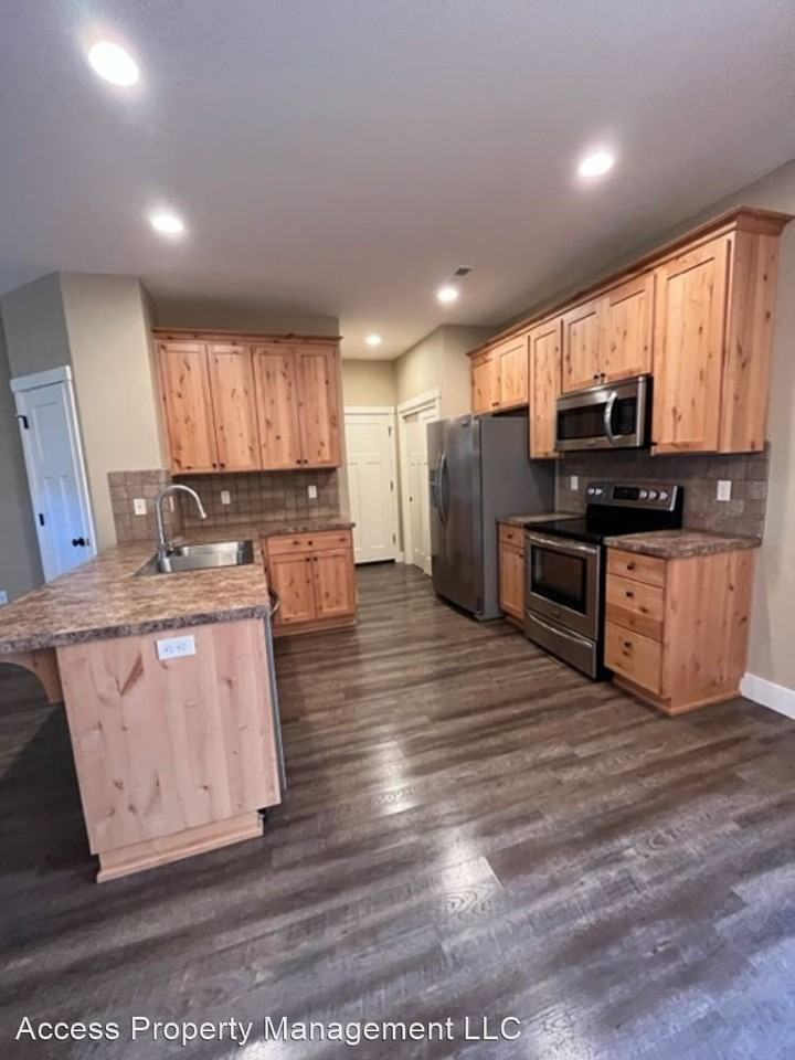 153 Ne American Dr - Photo 3 of 19