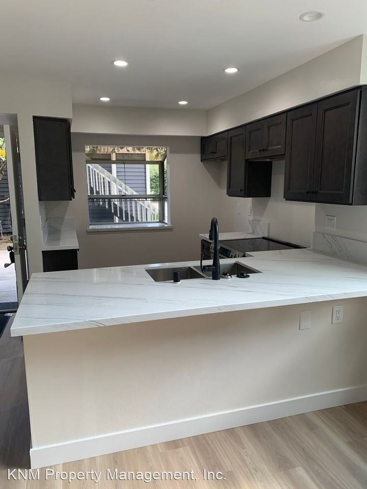 25673 Pine Creek Ln - Photo 3 of 8