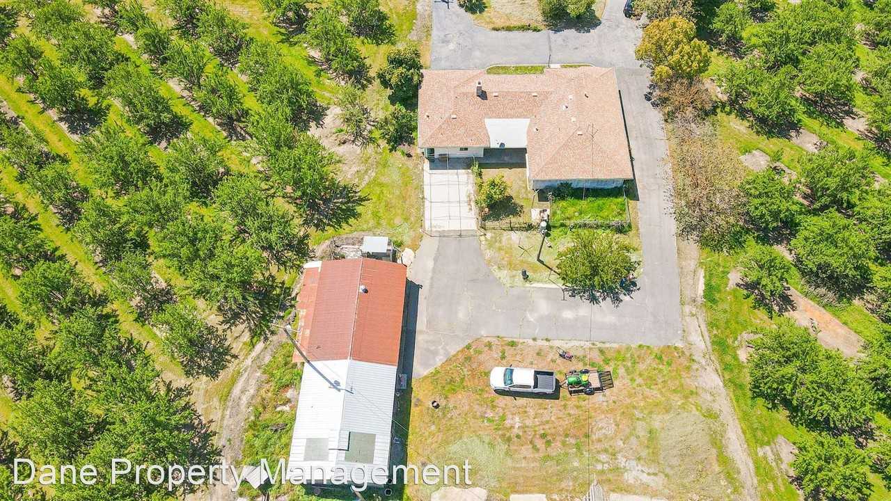 19688 Santa Fe Rd - Photo 2 of 49