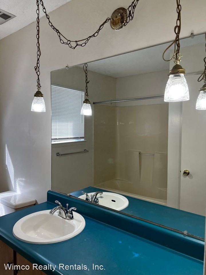 130 Alder Ave Se - Photo 3 of 12