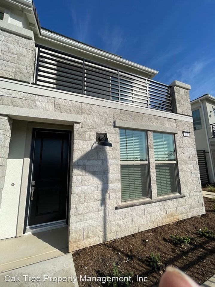 530 W Mahogany Ln - Photo 2 of 27