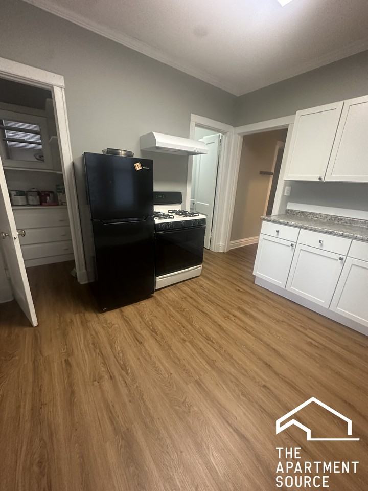 4849 W Ainslie St #1F - Photo 2 of 18