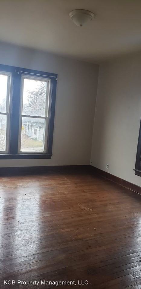 833 01-02 & 1/2 Triplex South Washington Street - Photo 2 of 7