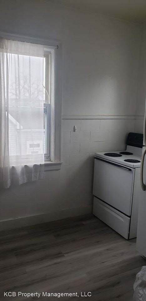 833 01-02 & 1/2 Triplex South Washington Street - Photo 3 of 7