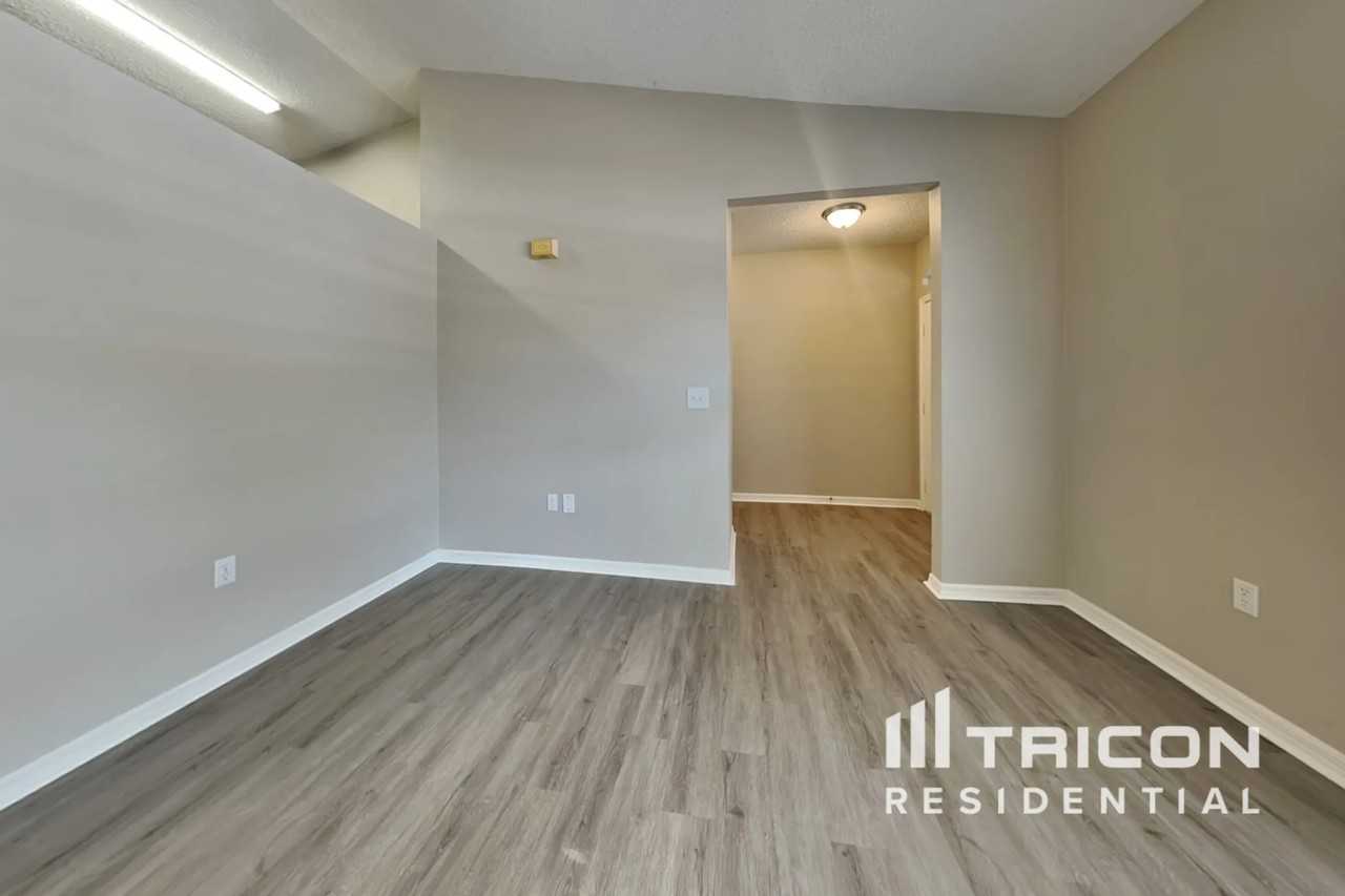 7257 Mauna Loa Blvd - Photo 2 of 17