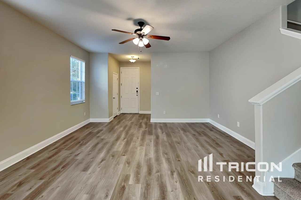 9247 Wellstone Dr - Photo 3 of 37