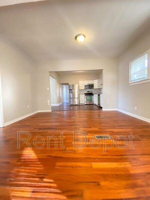 605 N Kerth Ave - Photo 2 of 11