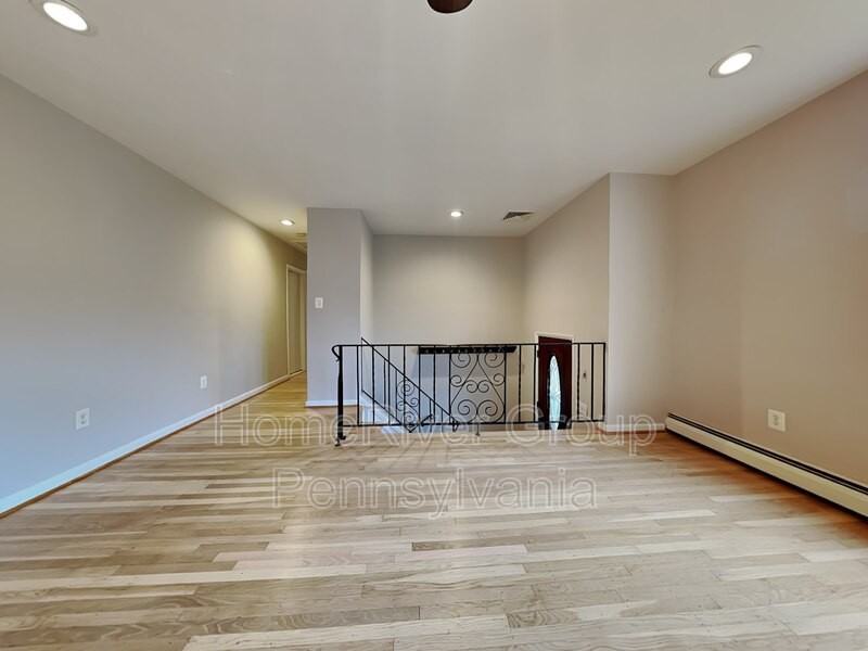 10 Woodsedge Rd - Photo 2 of 30