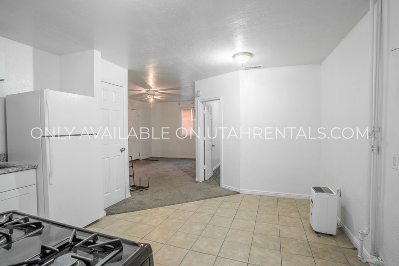 637 Nw - Photo 4 of 15