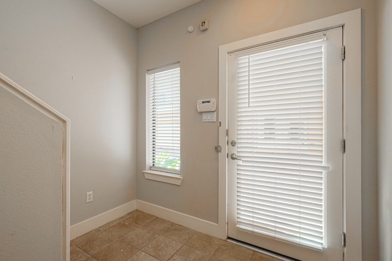 4305 Eigel St - Photo 3 of 28