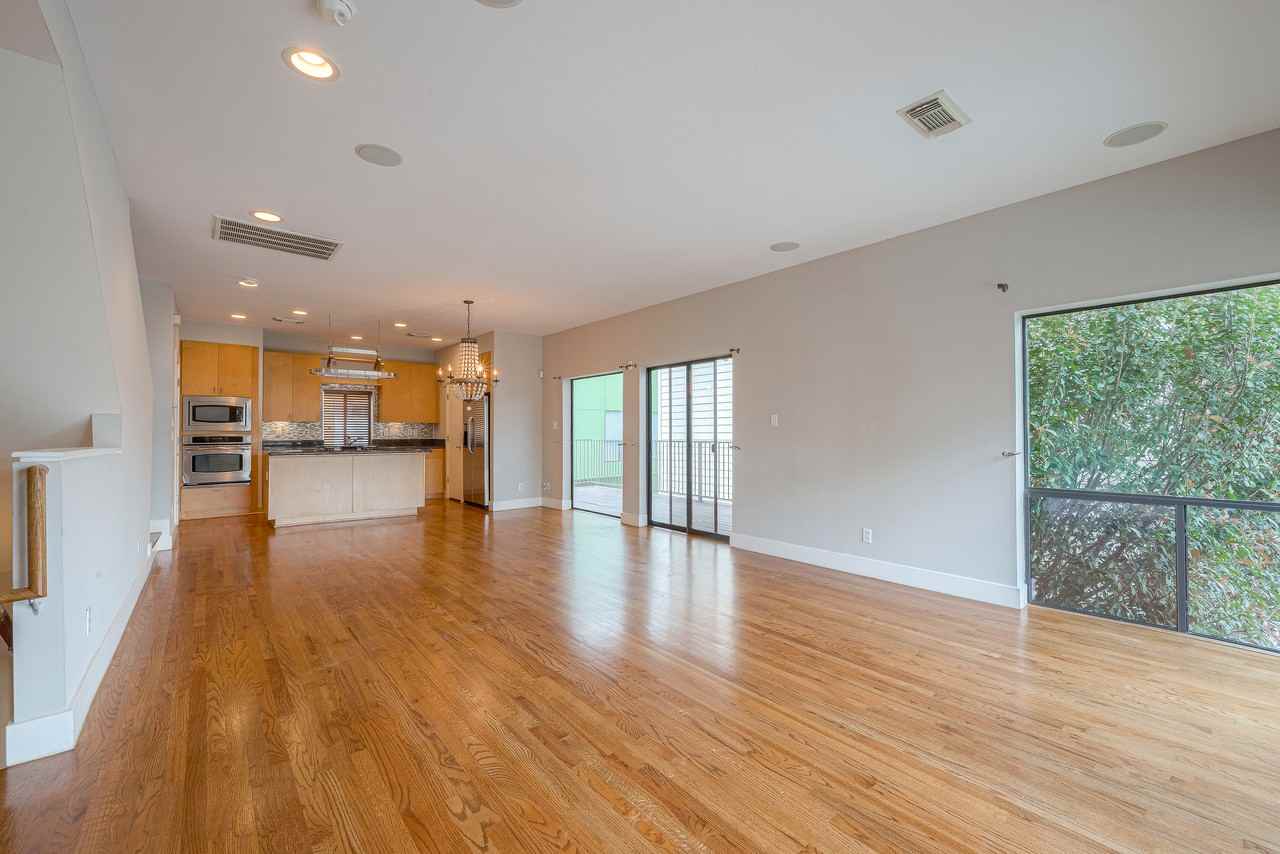 4305 Eigel St - Photo 5 of 28