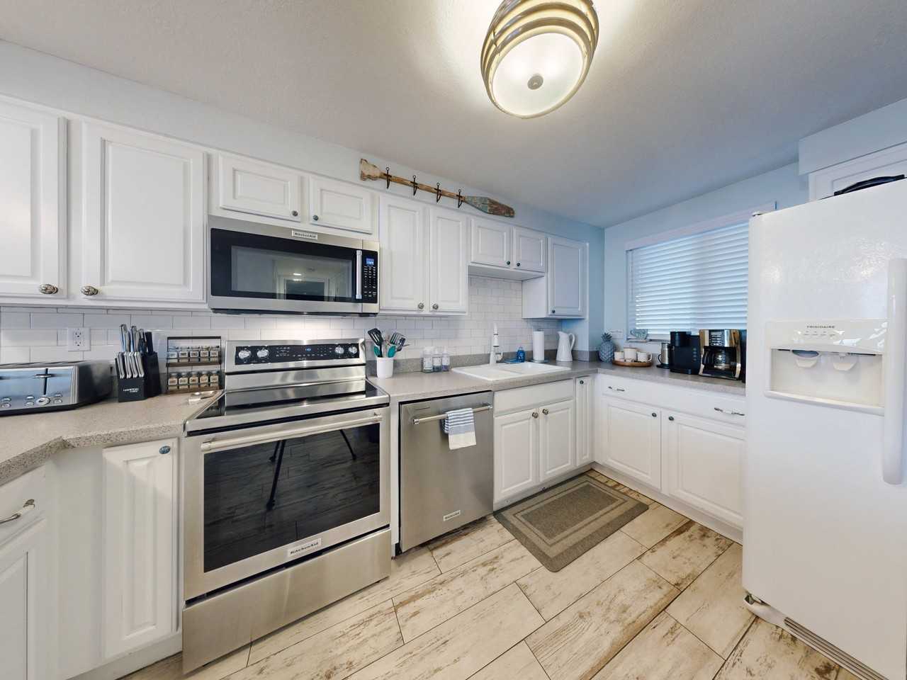 601 N Atlantic Ave #806 - Photo 7 of 50