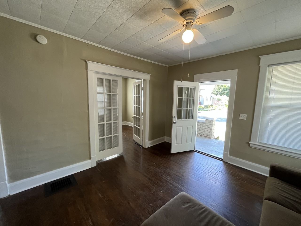 1104 Watson St Sw - Photo 3 of 37