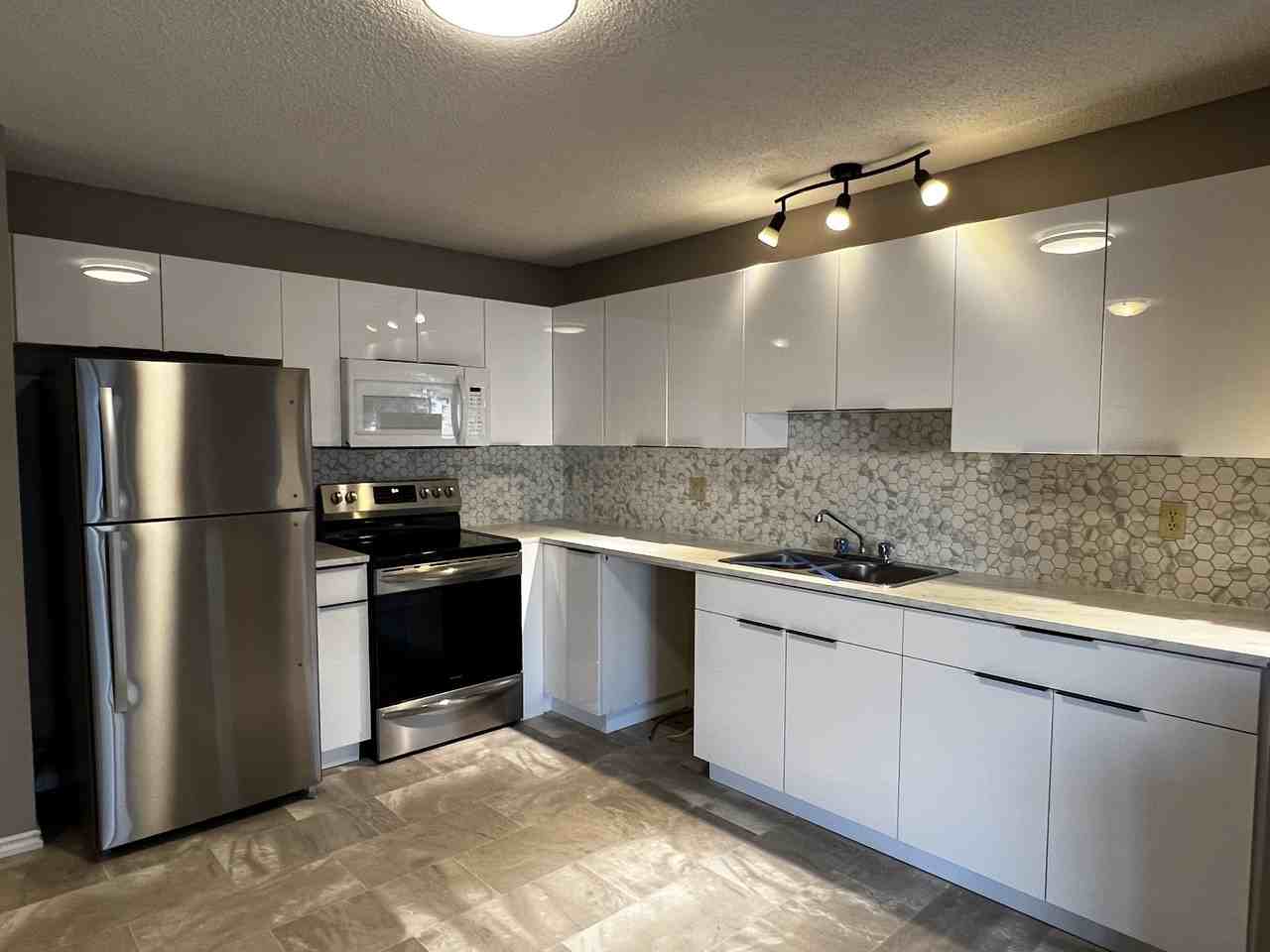 15615 83 St Nw - Photo 3 of 23