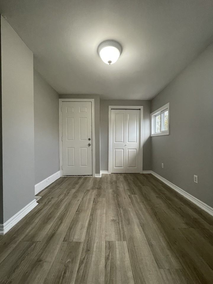 174 Rosslyn Avenue North - Photo 2 of 13