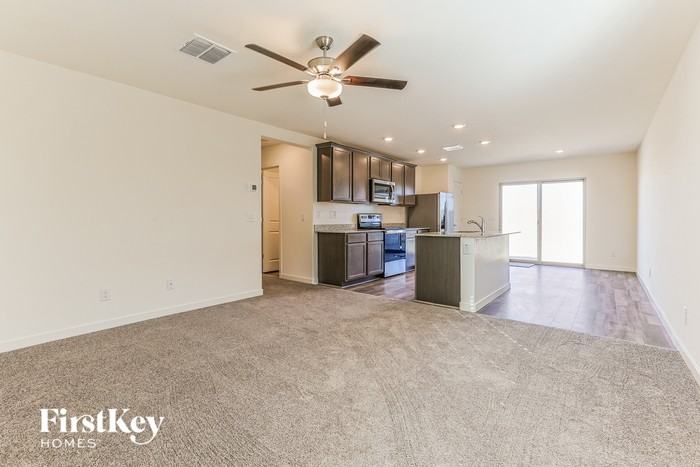 1032 W 20th St - Photo 2 of 16