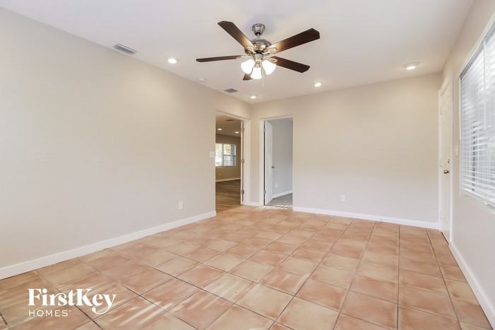 4292 Kendrick Rd - Photo 2 of 15