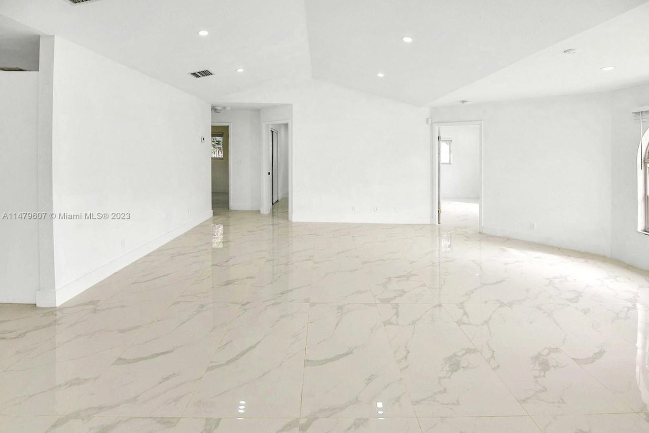 Niko’s Flooring Floor Roma