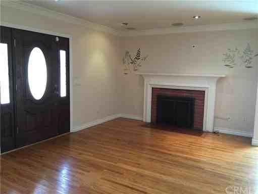 11260 Lynrose St - Photo 2 of 5