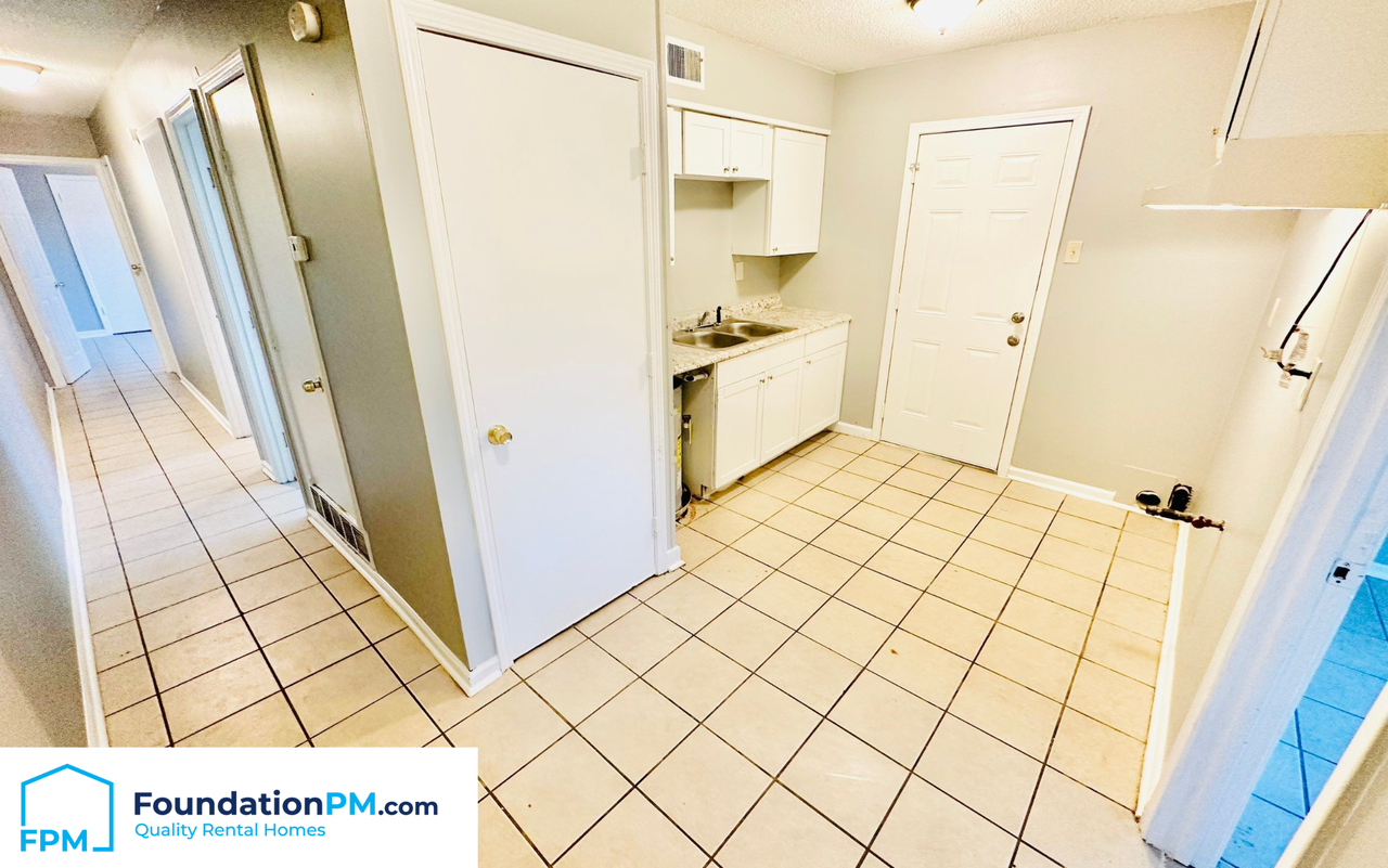 3462 Buchanan Ave #2 - Photo 3 of 7