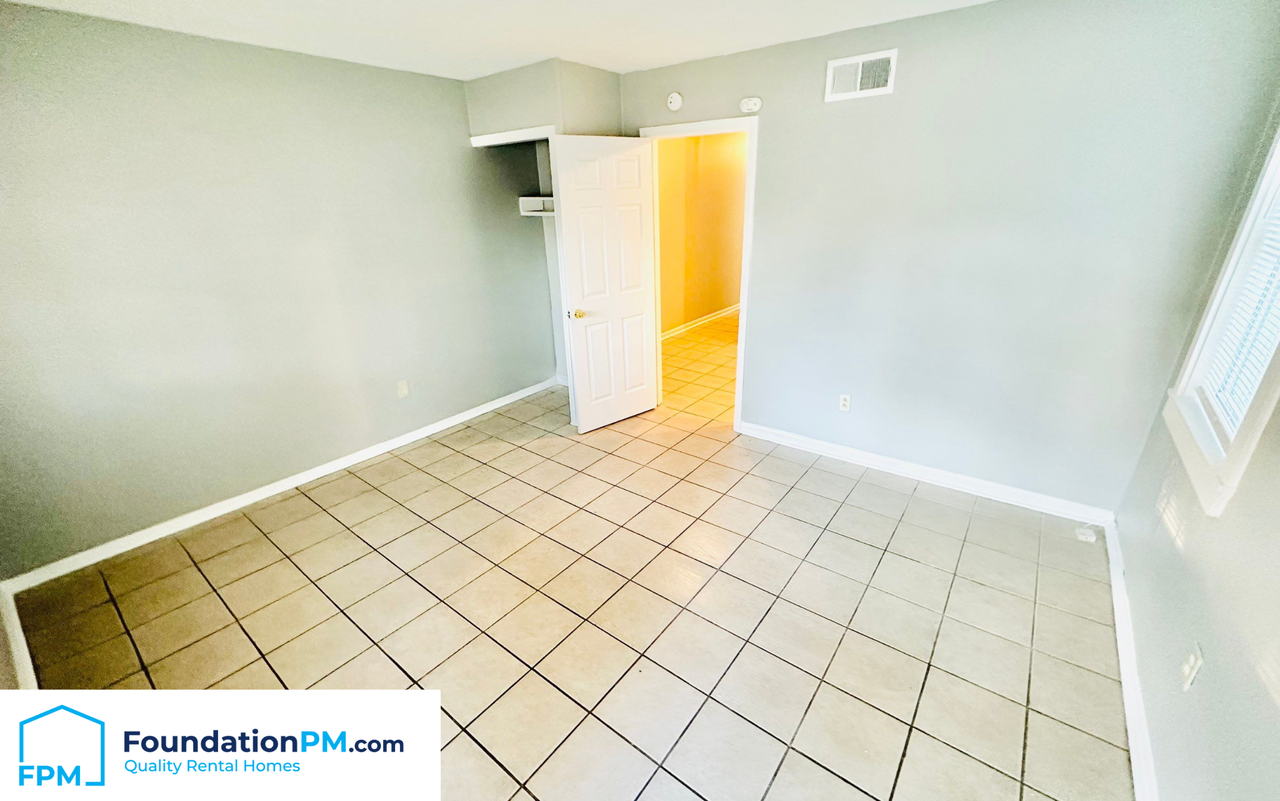 3462 Buchanan Ave #2 - Photo 4 of 7