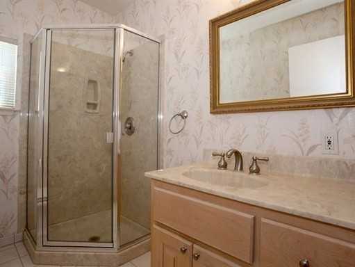 448 S Monroe St - Photo 2 of 7