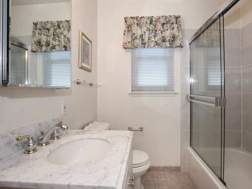 448 S Monroe St - Photo 3 of 7