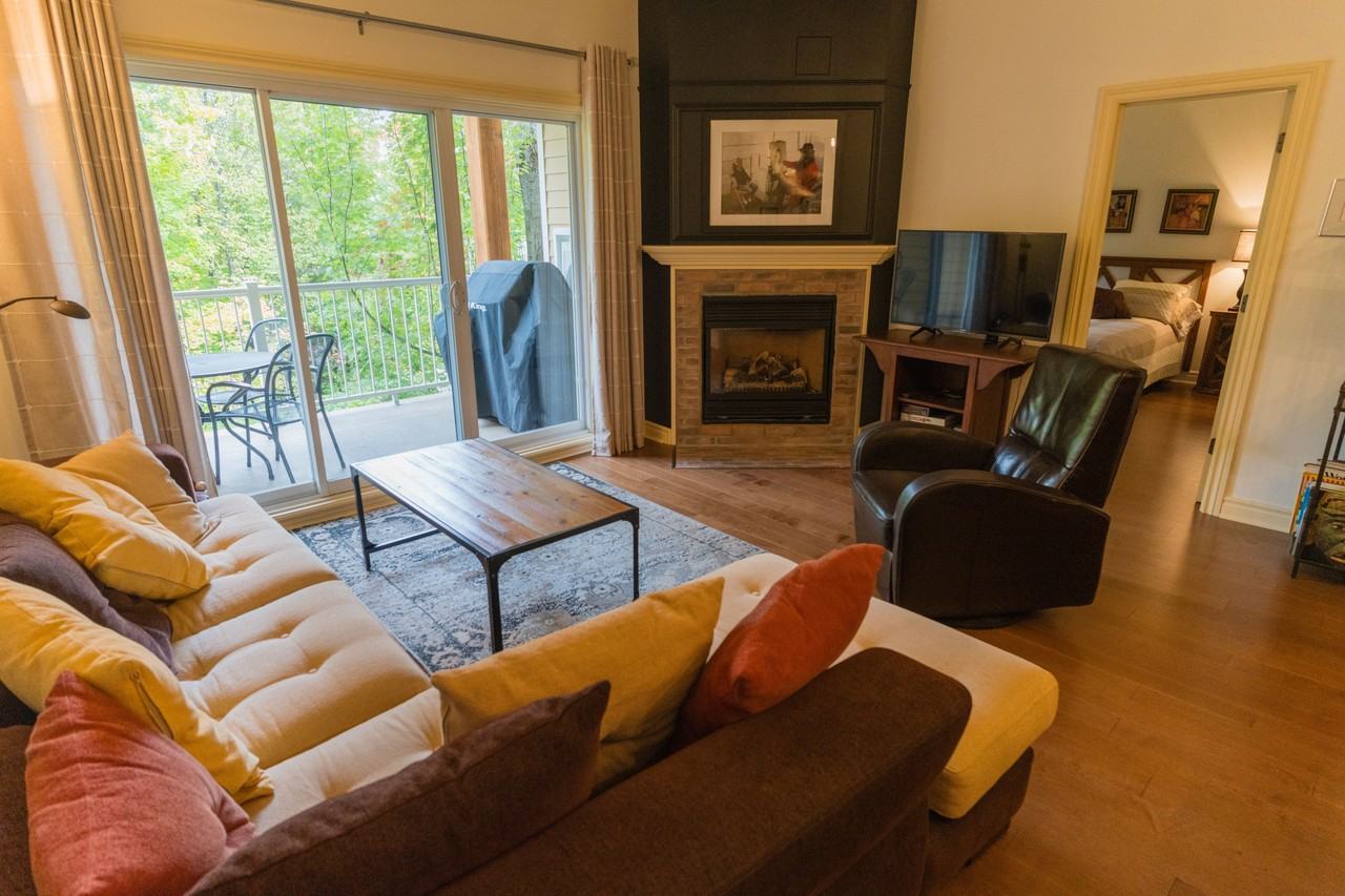180 Rue du Cercle des Cantons - Photo 2 of 23