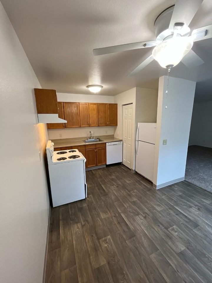 Crestwood Court Apartments - Photo 7 of 16