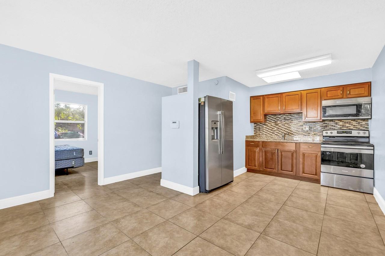 Vanguard St - Photo 2 of 10