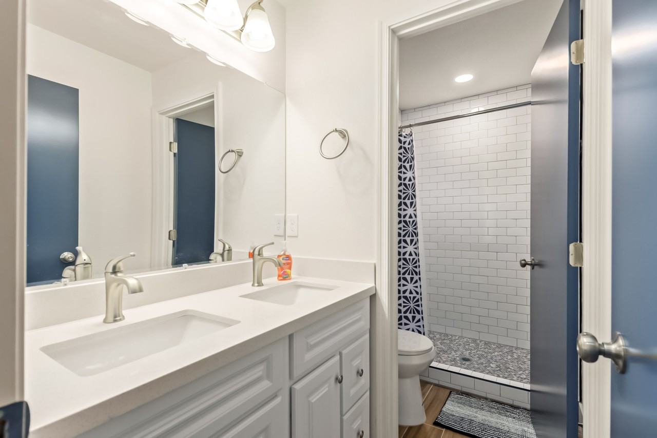 E Flint St - Photo 4 of 19